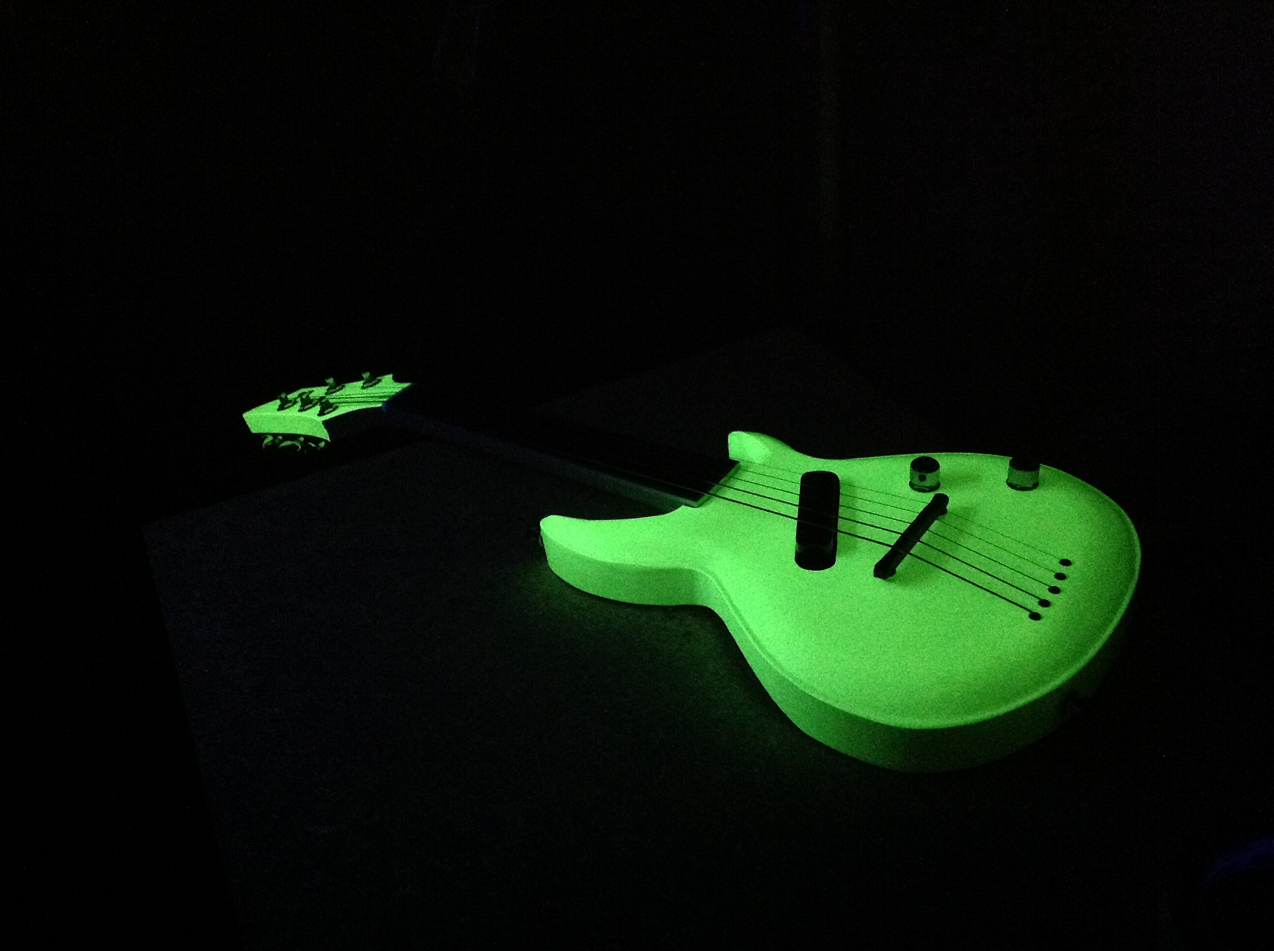 glow-in-the-dark-guitar-mandolin-1